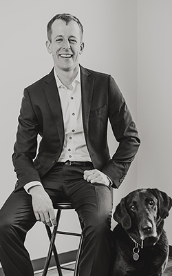 Headshot of Dr. Robert Saphner