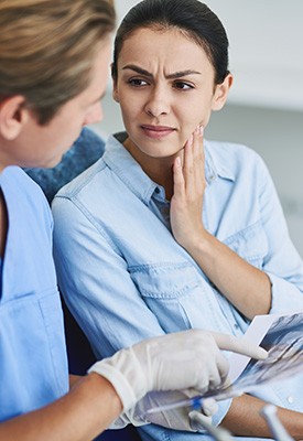 Patient in Shelby getting emergency dentistry